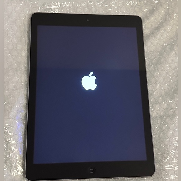 Apple iPad Air (WiFi) 32GB Space Gray - 2013 - Picture 2 of 4